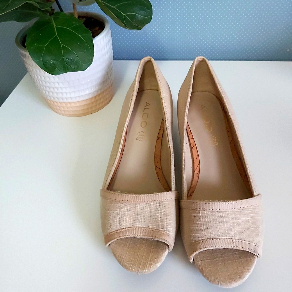 Aldo Shoes / Peep Toe Wedge Shoe Size 7.5